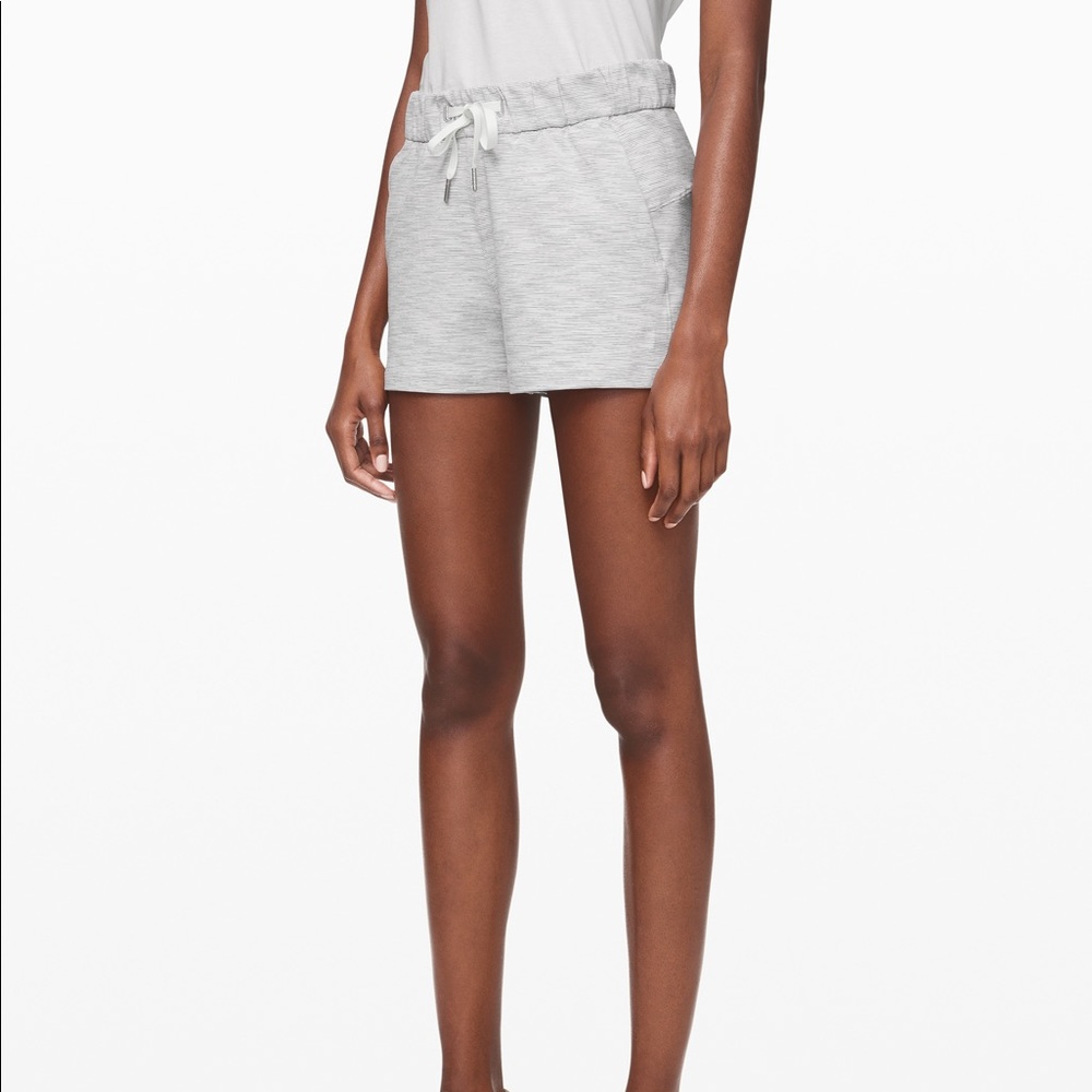 NWOT lululemon On The Fly 2.5” Grey Shorts